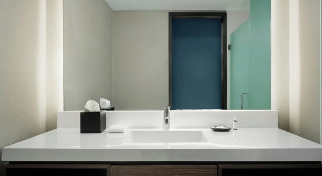 Четырёхместный номер Standard AC Hotel Burlington