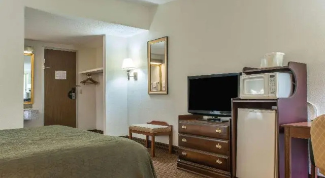 Двухместный номер Standard с балконом Rodeway Inn Brookville