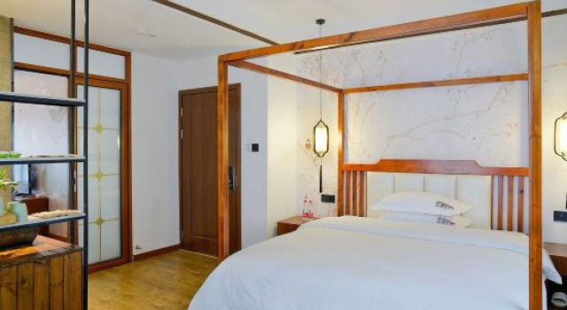 Люкс Yunyinxi Junlanzhai Homestay (Phoenix Ancient City Branch)