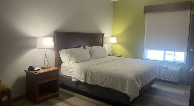 Люкс c 1 комнатой Holiday Inn Express Hotel & Suites Sioux Falls At Empire Mall by IHG