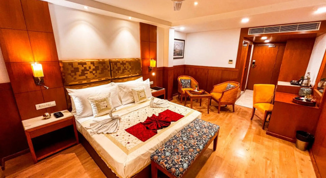 Asia Spa Resort Mcleodganj, Dharamshala Centrally Air Conditioned With Heated Swimming Pool, Varaa Lomakeskus Hotellit Himachal Pradesh ruokailulla, Puolitäysi / Täysihoito