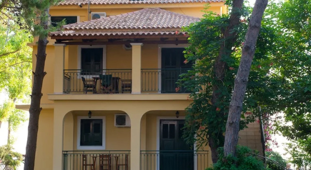Zarkadis Beach Apartments