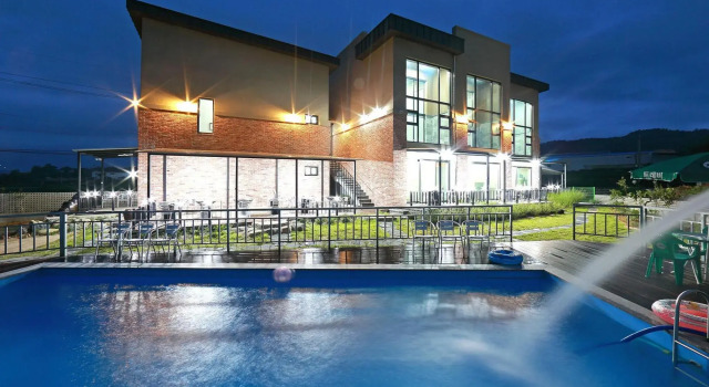 Gyeongju Capri Pension, Забронировать Отель Отели провинции Кёнсан-Пукто с парковкой, Парковка