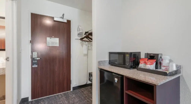 Студия Cobblestone Hotel & Suites - Urbana