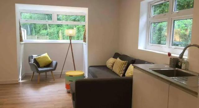 Bright and spacious annex near Lymington with private garden
