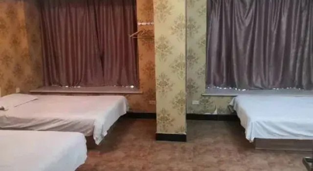 Трёхместный номер Standard Yuebanwan Theme Hotel