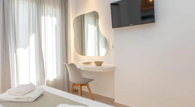 Sorokos Suite 8