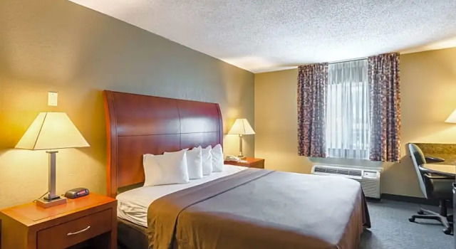 Двухместный люкс Quality Inn Chicopee-Springfield