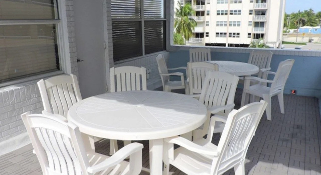 Windwood Beachside 303 on Hollywood Beach 3/2 for 8 Pool, Забронировать Отель Отели Голливуд-Бич 3 звезды, рядом с Норт-Лейк, 3*
