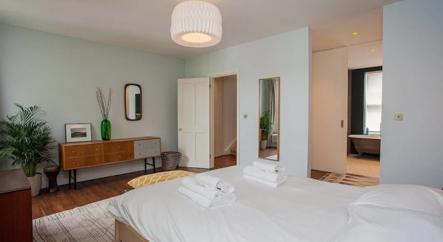 3 Bedroom Home in the Heart of Dalston, Забронировать Дом для отпуска Виллы Большого Лондона, Вилла