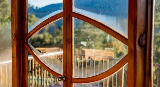The Roundhouse, Book Hotel Jackeys Marsh Tasmania
