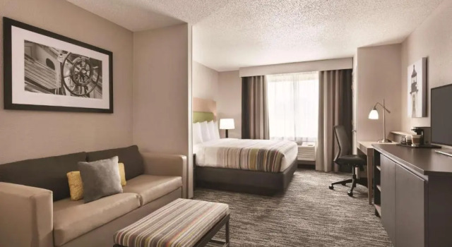 Люкс Country Inn & Suites by Radisson, Port Clinton, OH