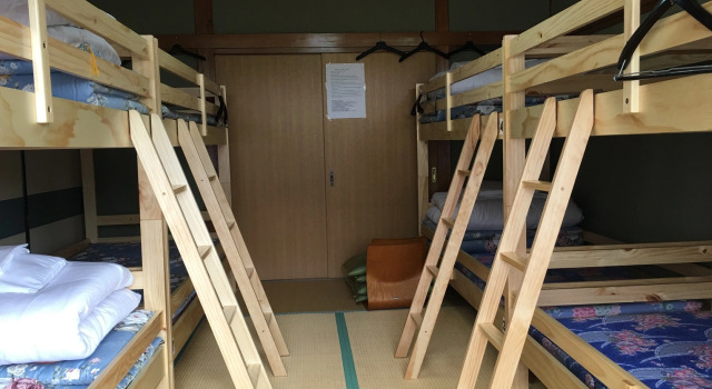 Кровать в общем номере Towadako Hostel&Bar