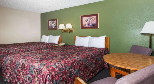 Четырёхместный номер Standard Days Inn by Wyndham New Market/I-81