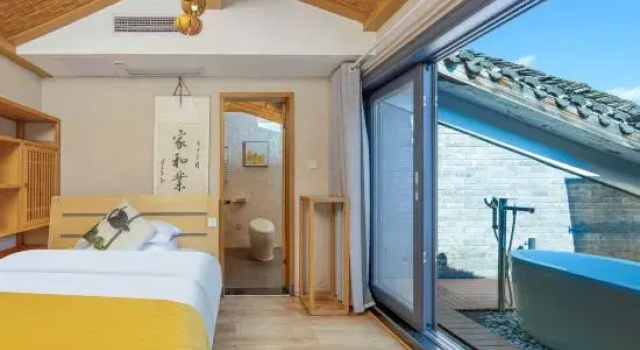 Люкс с 2 комнатами с видом на реку Fenghuang Yunqiao Free River View Boutique Homestay (Fenghuang Ancient City Yunqiao Branch)