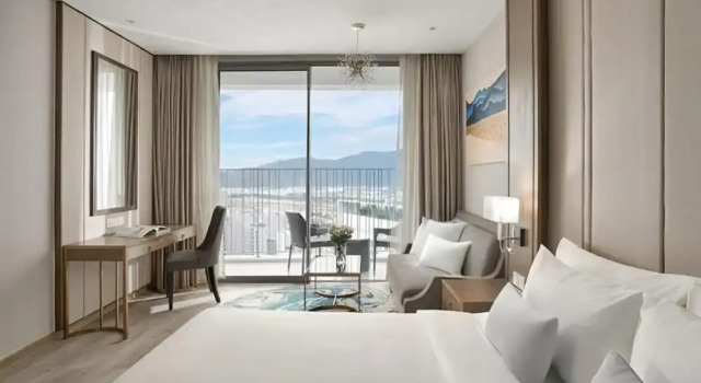 Студия Deluxe с балконом и с красивым видом из окна Panorama Beachfront Nha Trang by LYN Condotel