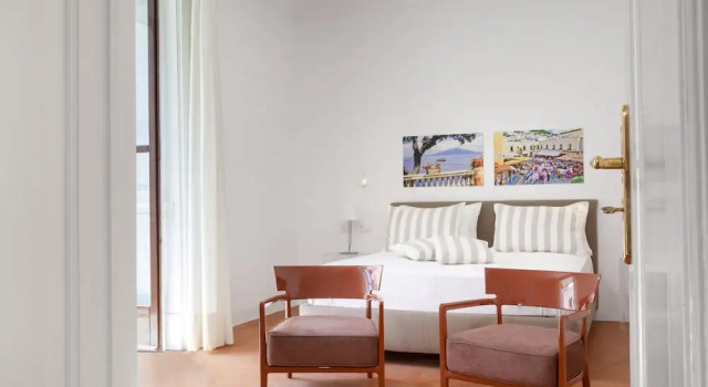 Апартаменты Deluxe Home in Sorrento Old Town with Balconies