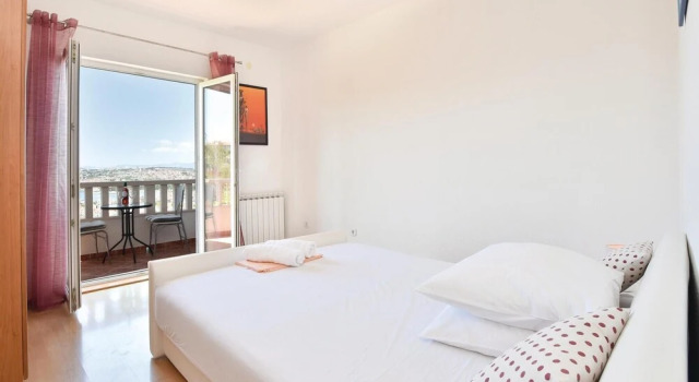 Amazing Home in Podstrana With Wifi and 3 Bedrooms