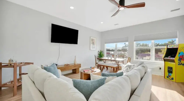 4br3ba Modern Sleeps 10 8 Minutes to Raymond James, Rezerwuj Apartament Hotele w Tampa z parkingiem, Parking