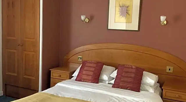 Номер Standard с красивым видом из окна Marina Metro Hotel