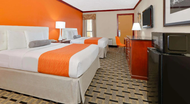 Четырёхместный номер Standard Howard Johnson by Wyndham San Marcos