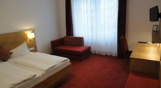 Трёхместный номер Standard Hotel Krone