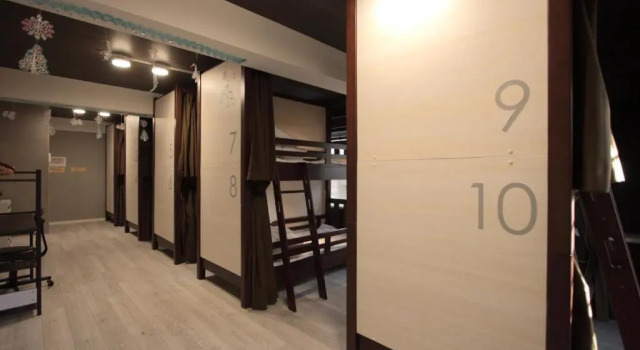 Кровать в общем номере Toyotaya Hostel