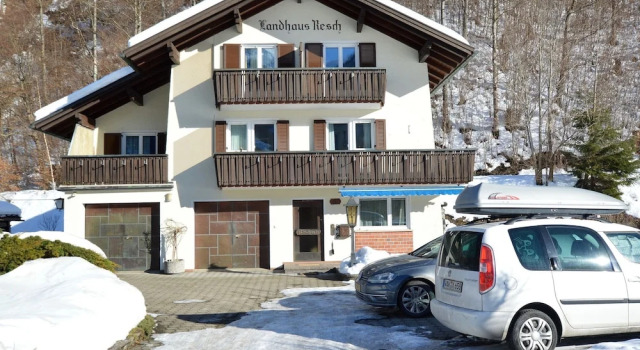Modern Holiday Home in Sankt Anton im Montafon With Terrace, Prenota Hotel Hotel a Vorarlberg con parcheggio, Parcheggio