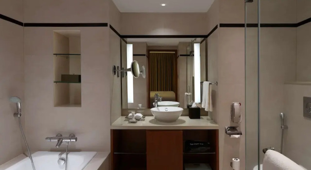 Двухместный номер Premium Hilton Bangalore Embassy GolfLinks