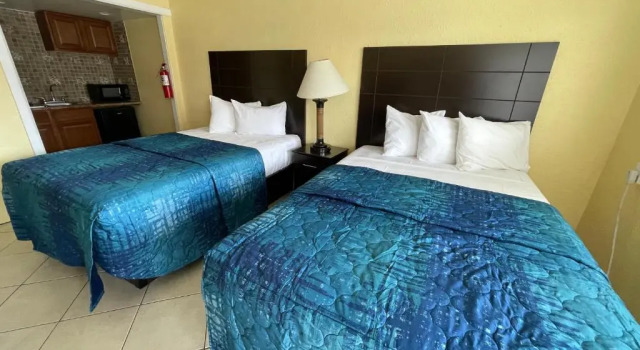 Четырёхместный номер Standard Sandy Shores Resort