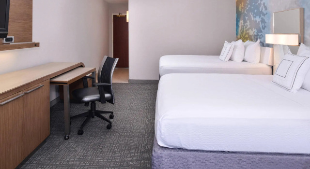 Четырёхместный номер Standard Country Inn & Suites by Radisson, Brown Deer - Milwaukee North