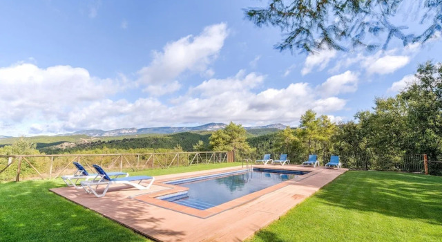 Rustic Farm House Dating Back to the Xviii Century With Private Swimming Pool, Prenota Agriturismo Lladurs Lleida