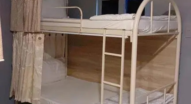 Кровать в общем номере (мужской номер) Valentine Boutique hotel - 25 Bui Vien street
