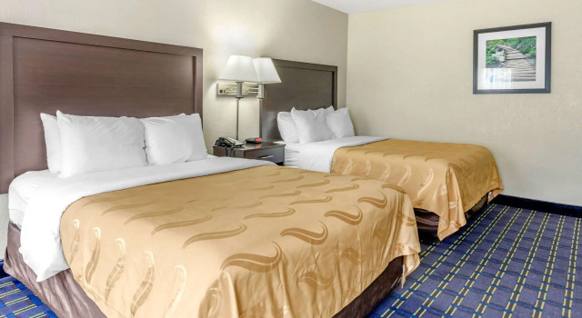 Четырёхместный номер Standard Quality Inn Waynesboro - Skyline Drive