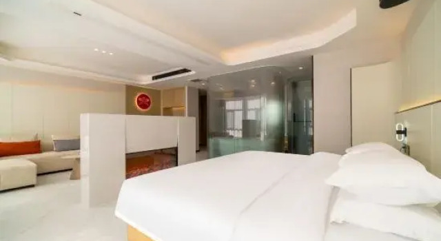 Люкс Business Huaji Wenyue Hotel (Weifang Minzhu Street North High-speed Railway Station)