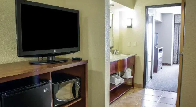 Четырёхместный номер Standard Comfort Suites San Antonio SeaWorld - Lackland AFB