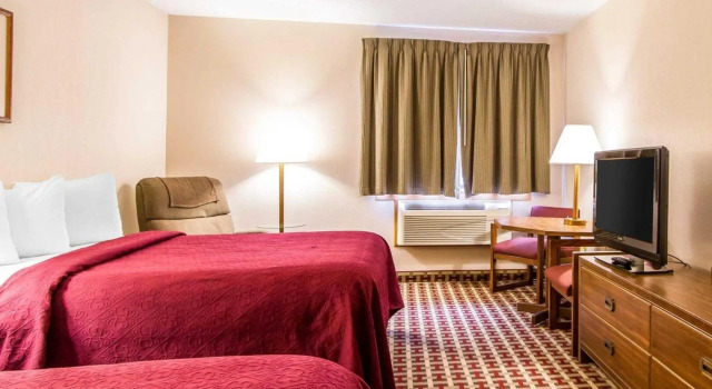 Четырёхместный номер Standard Quality Inn & Suites Marion