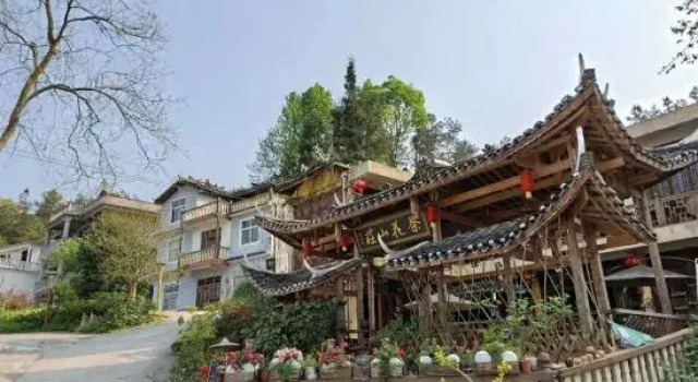 Fengxiangpo Xiangsilin Homestay, Prenota Hotel Enshi Prefecture Cina