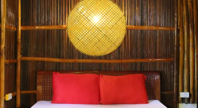 Бунгало c 1 комнатой с красивым видом из окна Under The Coconut Tree Hoi An