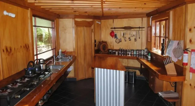 Коттедж On The Track Lodge