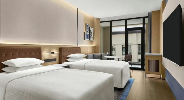 Четырёхместный номер Standard с видом на внутренний двор Four Points by Sheraton Xian Bell Tower