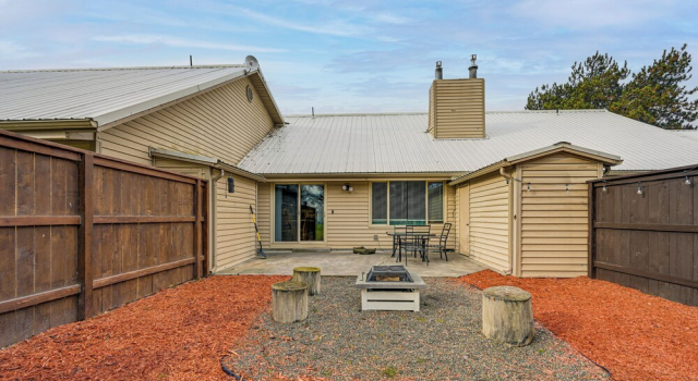 Near Mcnary Dam! Pet-friendly Condo on Golf Course, Book Hotel 3-stjernede hoteller i Umatilla, 3*