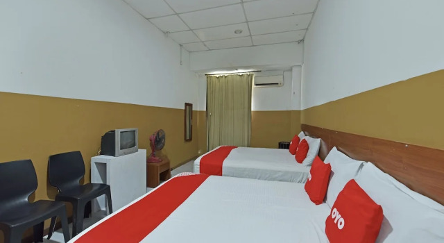 Люкс OYO 90794 Maple Hotel