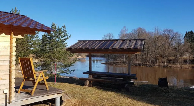 Четырёхместный номер Standard с видом на озеро Soomaa Water Camp