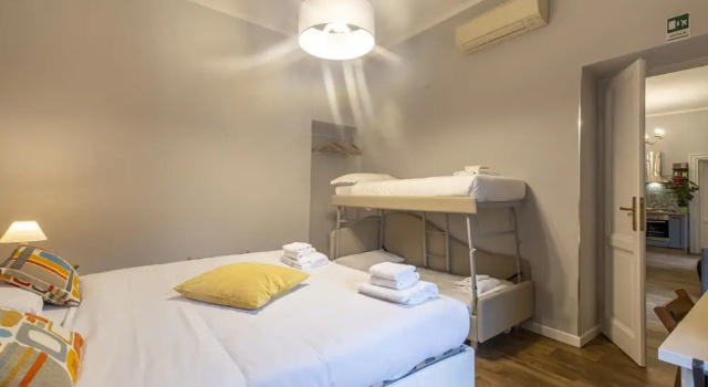 Flatinrome Trastevere 6, Забронировать Отель Отели Рима с парковкой, рядом с Площадь Пьяцца-Трилусса, Парковка