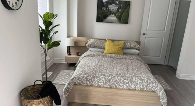 Luxury new Suite with separate entrance, Varaa Hotelli Mississauga 