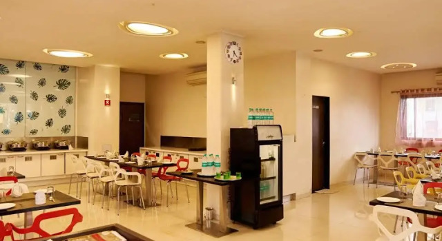 Hotel Sai Mahal, Забронировать Отель Отели штата Махараштры 3 звезды, 3*