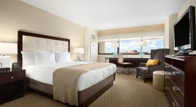 Двухместный номер для гостей с ограниченными возможностями слуха Hilton Miami Airport Blue Lagoon