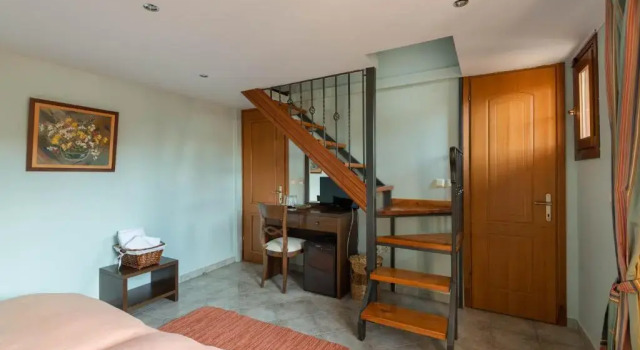 Dimosthenis, Book Hotel Goumenissa Macedonia