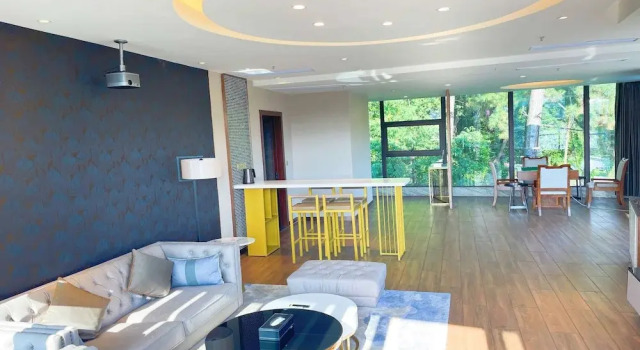 Люкс Howard Johnson By Wyndham Lake Serenity Hotel Neijiang